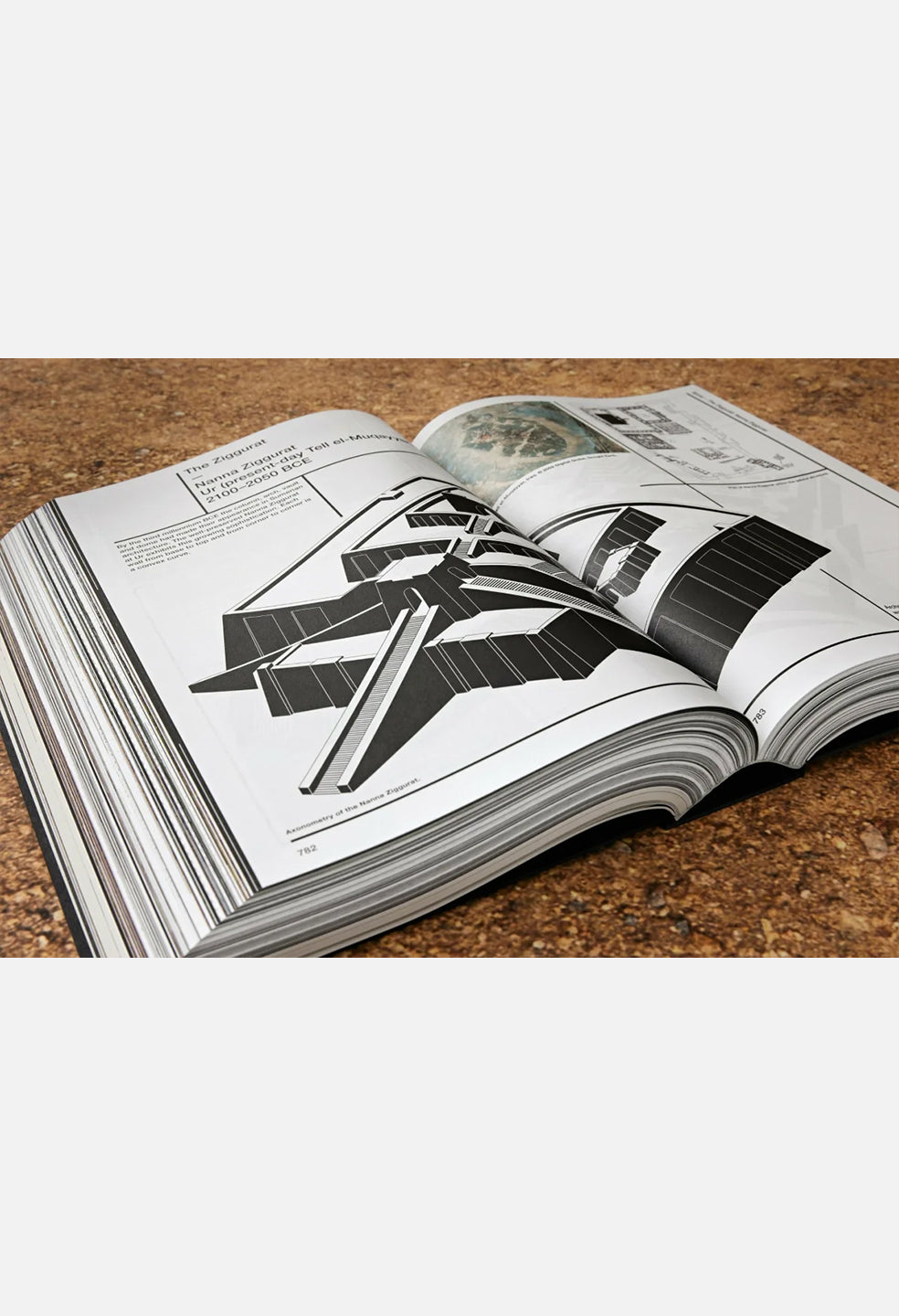 Taschen Books / Bjarne Mastenbroek. Dig It! Building Bound To The Ground