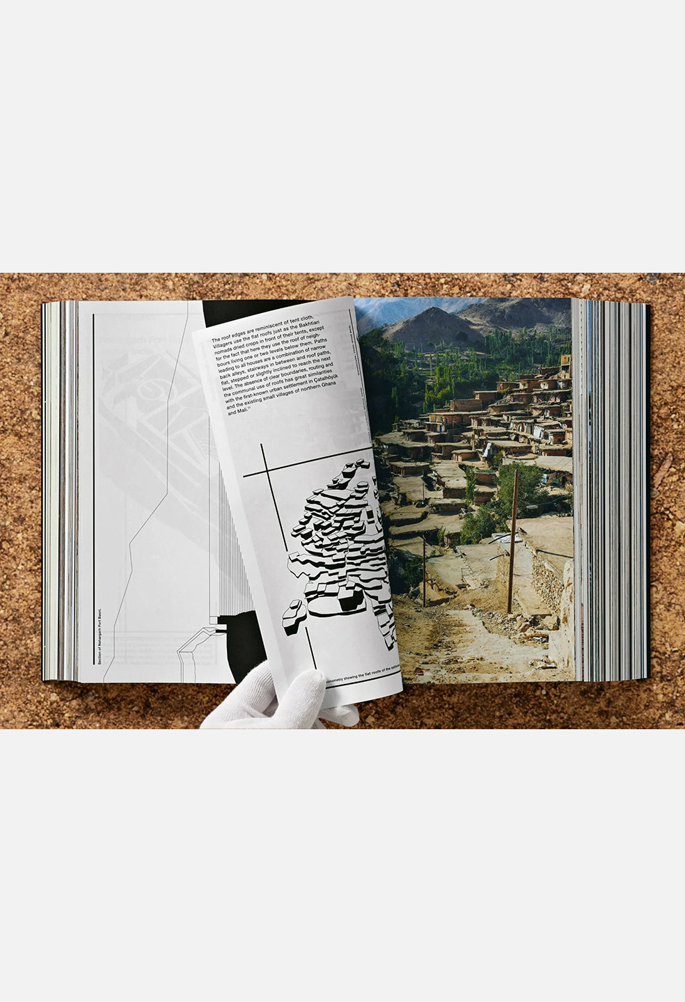 Taschen Books / Bjarne Mastenbroek. Dig It! Building Bound To The Ground